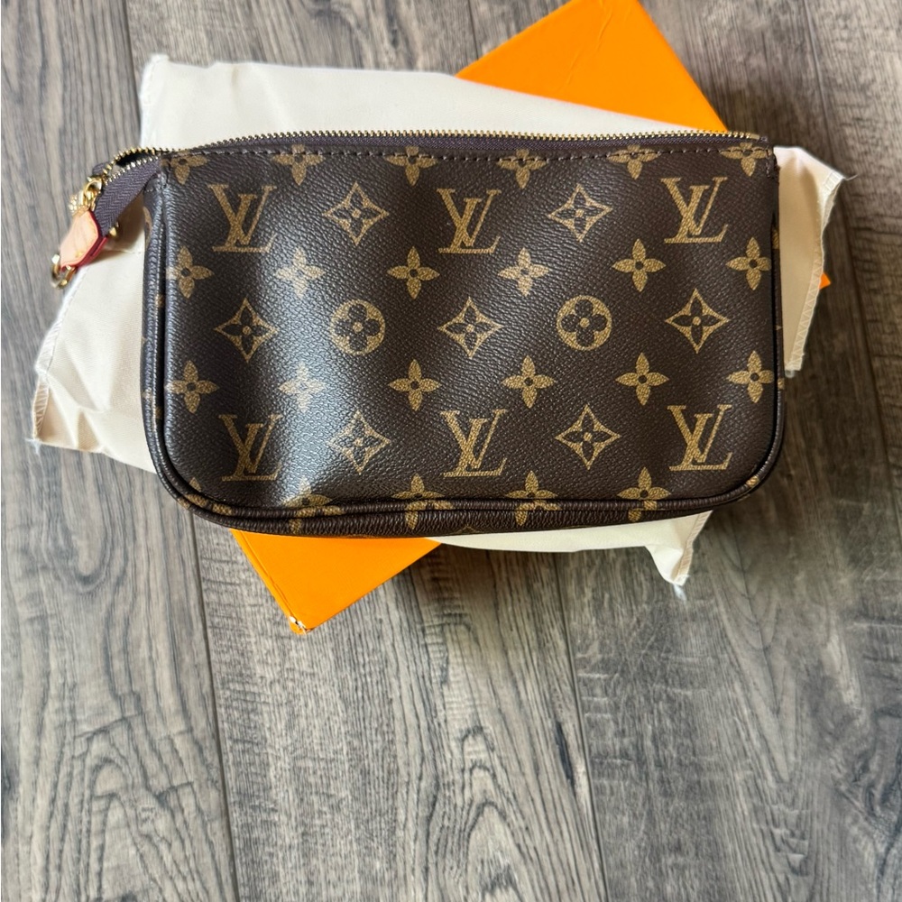 Louis Vuitton Monogram Clutch